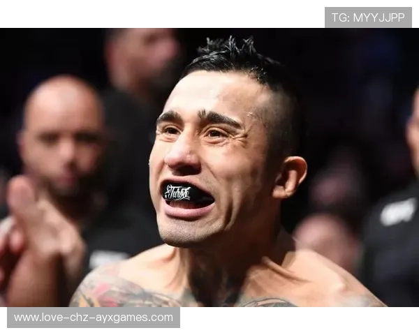 UFC爆头一击结束战斗——震撼瞬间彰显极致格斗魅力