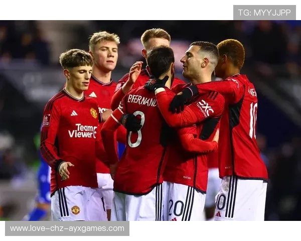 曼联控球制造射门空间，拉什福德远射穿网